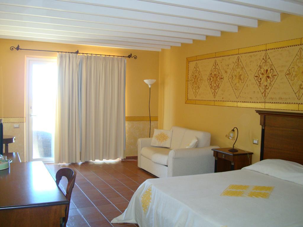 Country Resort Capo Nieddu Santa Caterina Di Pittinuri  Room photo
